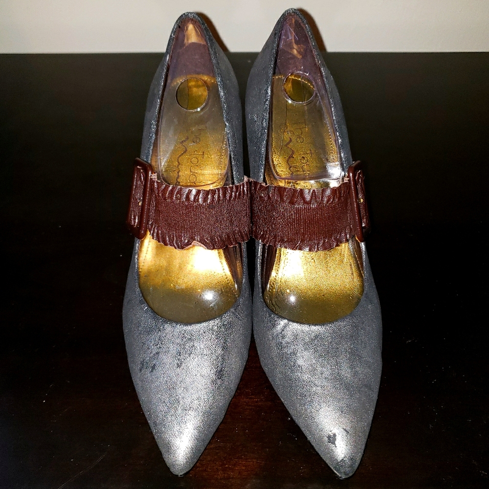 Gray heels